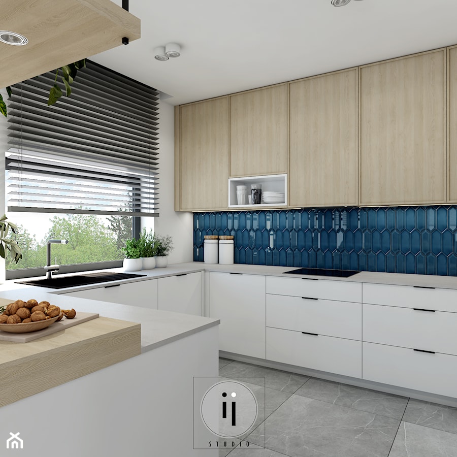 Jasna kuchnia z niebieskim akcentem - zdjęcie od IJ Studio