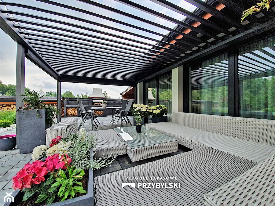 Pergola z aluminiowymi lamelami - zdjęcie od Przybylski Ogrody Zimowe & Konstrukcje aluminiowo-szklane