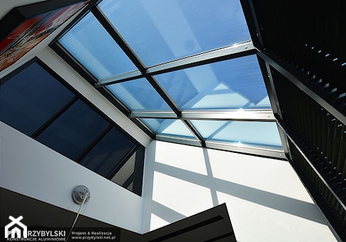 Szklany dach w salonie - zdjęcie od Przybylski Ogrody Zimowe & Konstrukcje aluminiowo-szklane
