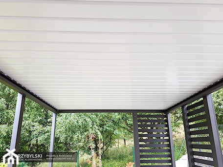 Aranżacje wnętrz - Taras: Pergola tarasowa - Przybylski Ogrody Zimowe & Konstrukcje aluminiowo-szklane. Przeglądaj, dodawaj i zapisuj najlepsze zdjęcia, pomysły i inspiracje designerskie. W bazie mamy już prawie milion fotografii!