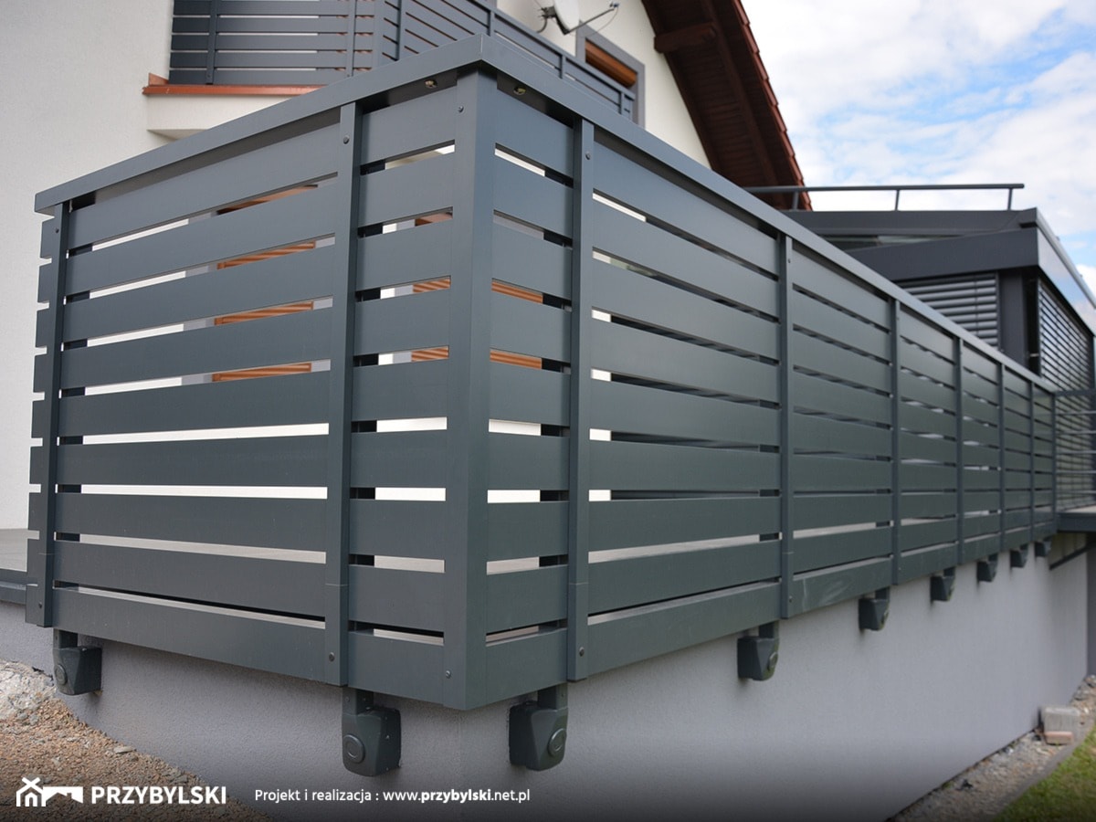 Aluminiowa balustrada zapewnia bezpieczeństwo i solidność konstrukcji na długie lata - zdjęcie od Przybylski Ogrody Zimowe & Konstrukcje aluminiowo-szklane - Homebook