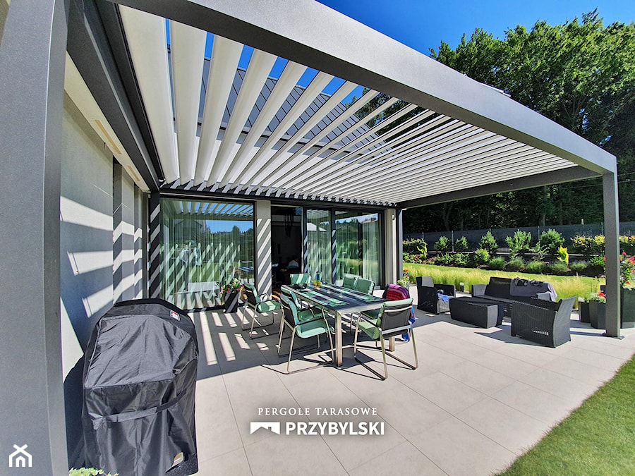 Pergola z aluminiowymi lamelami - zdjęcie od Przybylski Ogrody Zimowe & Konstrukcje aluminiowo-szklane