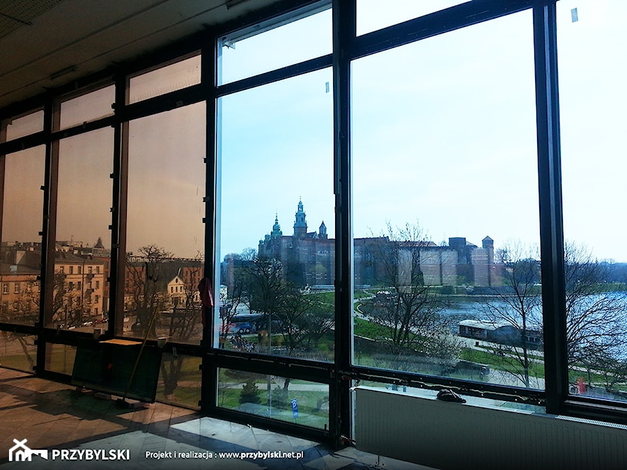 Widok na Wawel podczas remontu - zdjęcie od Przybylski Ogrody Zimowe & Konstrukcje aluminiowo-szklane