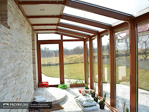 Ogród zimowy z tyłu domu - zdjęcie od Przybylski Ogrody Zimowe & Konstrukcje aluminiowo-szklane