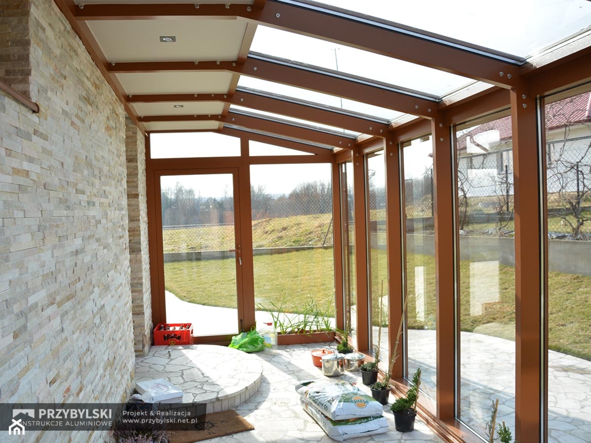 Ogród zimowy z tyłu domu - zdjęcie od Przybylski Ogrody Zimowe & Konstrukcje aluminiowo-szklane - Homebook
