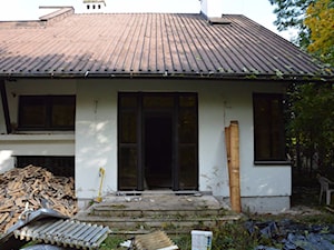 Dom przed metamorfozą, stare elementy - dach, ściany, okna - zdjęcie od Przybylski Ogrody Zimowe & Konstrukcje aluminiowo-szklane