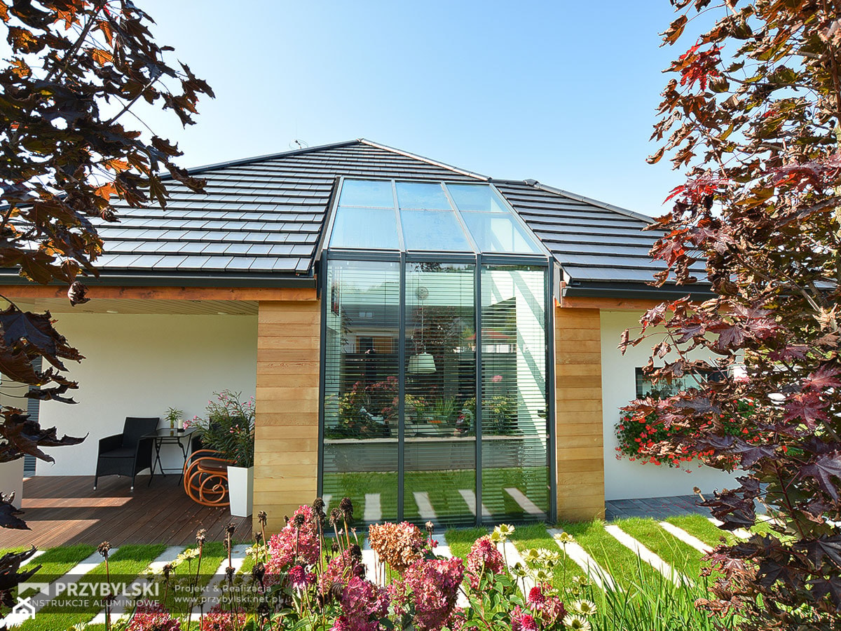 Dom ze szklanym dachem - zdjęcie od Przybylski Ogrody Zimowe & Konstrukcje aluminiowo-szklane - Homebook