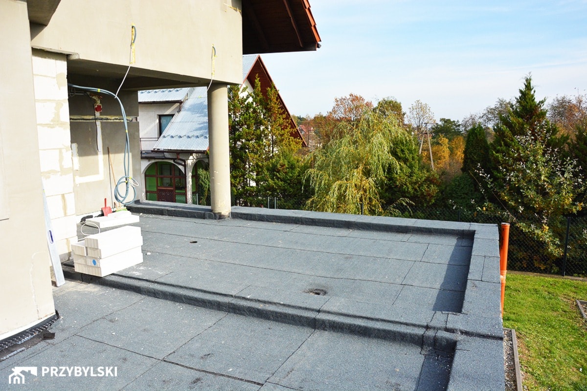Miejsce na tarasie, na którym stanie ogród zimowy - zdjęcie od Przybylski Ogrody Zimowe & Konstrukcje aluminiowo-szklane - Homebook