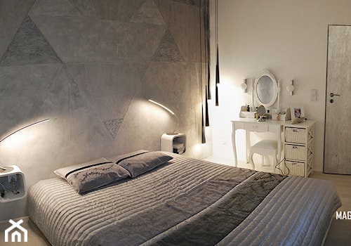 BETONOWA ŚCIANA W SYPIALNI - Średnia beżowa sypialnia, styl nowoczesny - zdjęcie od urbaninteriorspl