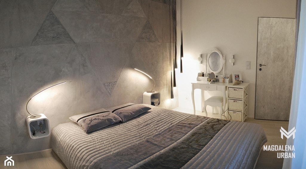 BETONOWA ŚCIANA W SYPIALNI - Średnia beżowa sypialnia, styl nowoczesny - zdjęcie od urbaninteriorspl - Homebook