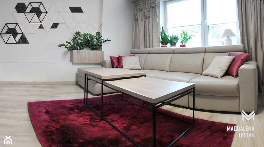 BEŻOWY SALON - Mały biały salon, styl nowoczesny - zdjęcie od urbaninteriorspl - Homebook