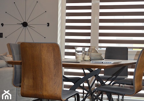 Realizacja BlackElipse - Średnia biała jadalnia w salonie, styl nowoczesny - zdjęcie od KODY Wnętrza | projektowanie wnętrz i doradztwo