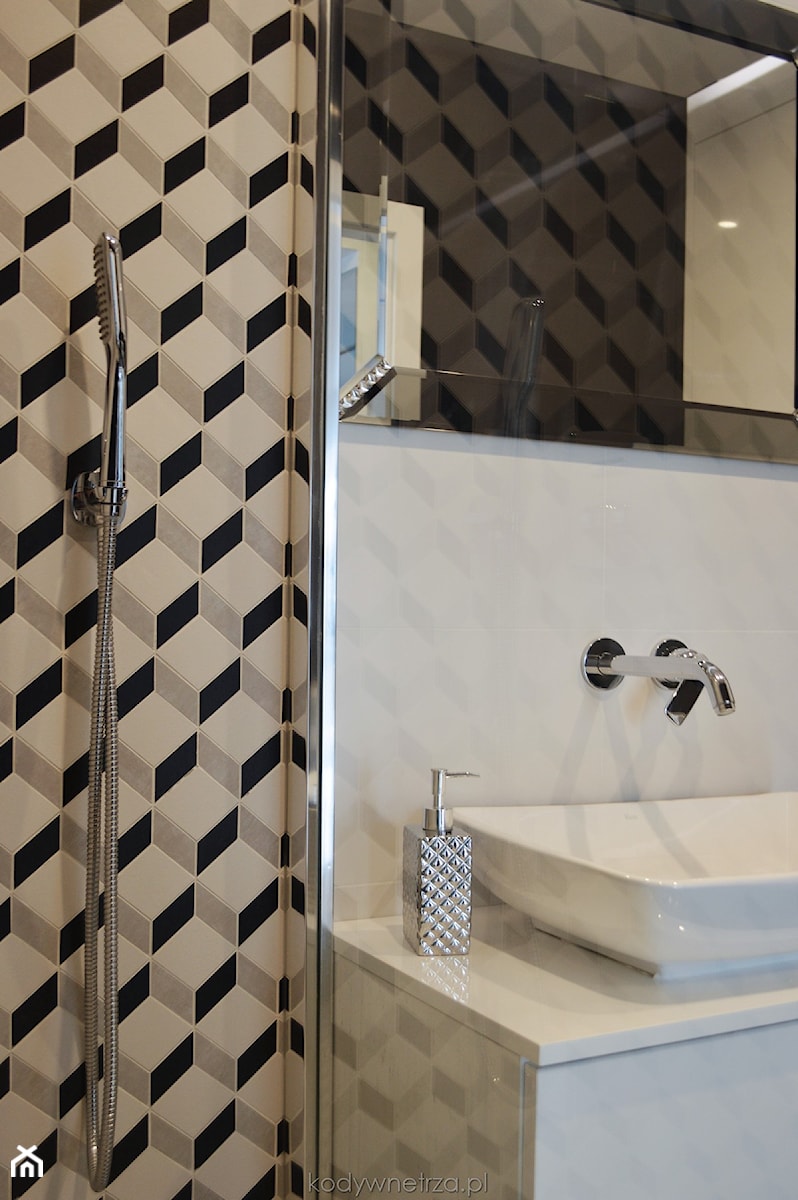Realizacja BlackSwan - Mała bez okna z lustrem łazienka, styl glamour - zdjęcie od KODY Wnętrza | projektowanie wnętrz i doradztwo
