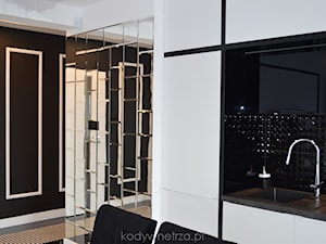 Realizacja BlackSwan - Mały biały czarny hol / przedpokój, styl glamour - zdjęcie od KODY Wnętrza | projektowanie wnętrz i doradztwo