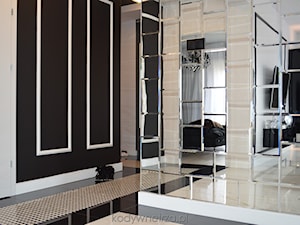 Realizacja BlackSwan - Średni beżowy czarny hol / przedpokój, styl glamour - zdjęcie od KODY Wnętrza | projektowanie wnętrz i doradztwo