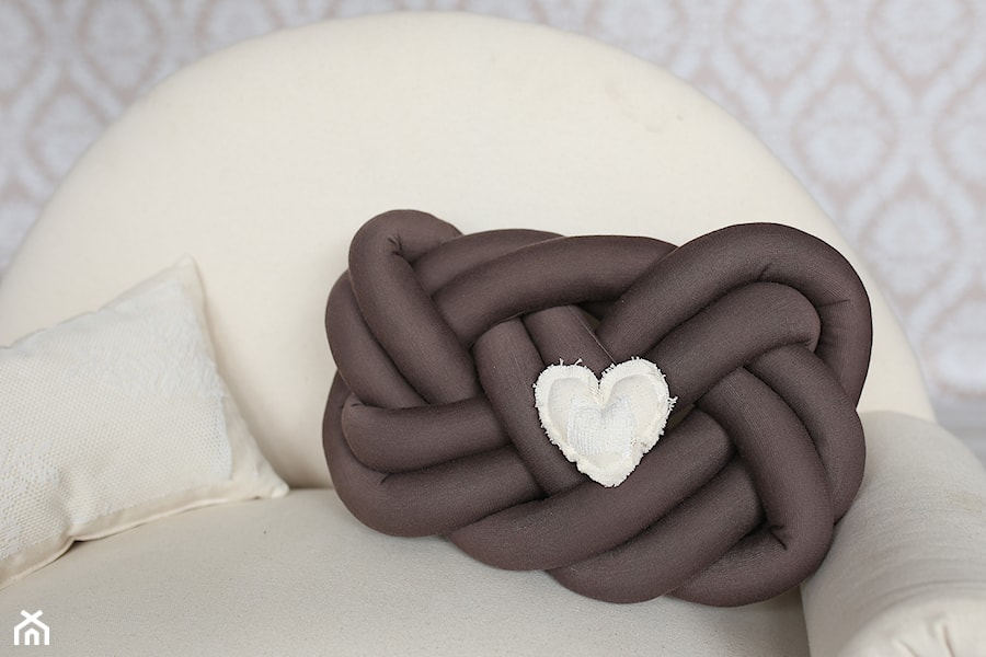 KNOT PILLOW / PODUSZKA SUPEŁ / SWIRL / KNOT - zdjęcie od Dominika Giełażyn