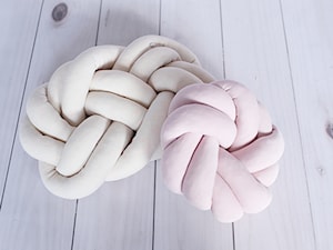 KNOT PILLOW / PODUSZKA SUPEŁ / SWIRL / KNOT - zdjęcie od Dominika Giełażyn