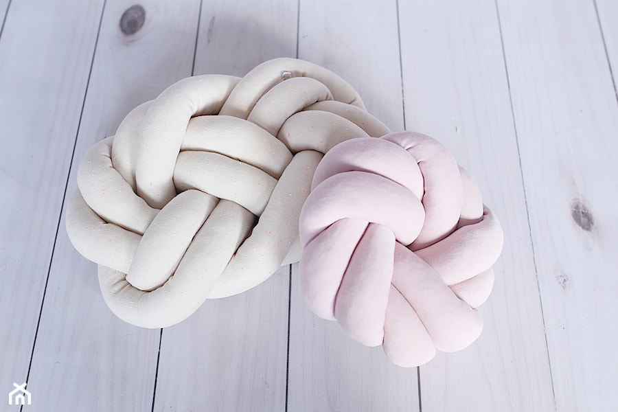 KNOT PILLOW / PODUSZKA SUPEŁ / SWIRL / KNOT - zdjęcie od Dominika Giełażyn