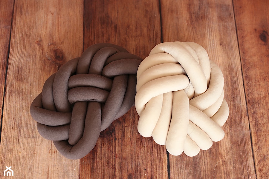 KNOT PILLOW / PODUSZKA SUPEŁ / SWIRL / KNOT - zdjęcie od Dominika Giełażyn