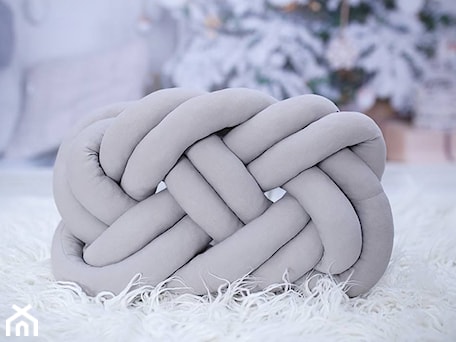 Aranżacje wnętrz - Salon: KNOT PILLOW - Dominika Giełażyn. Przeglądaj, dodawaj i zapisuj najlepsze zdjęcia, pomysły i inspiracje designerskie. W bazie mamy już prawie milion fotografii!