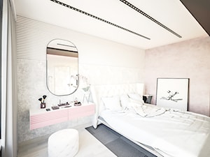 Pink Eco - Średnia szara sypialnia, styl nowoczesny - zdjęcie od Vimko Projektowanie Wnętrz