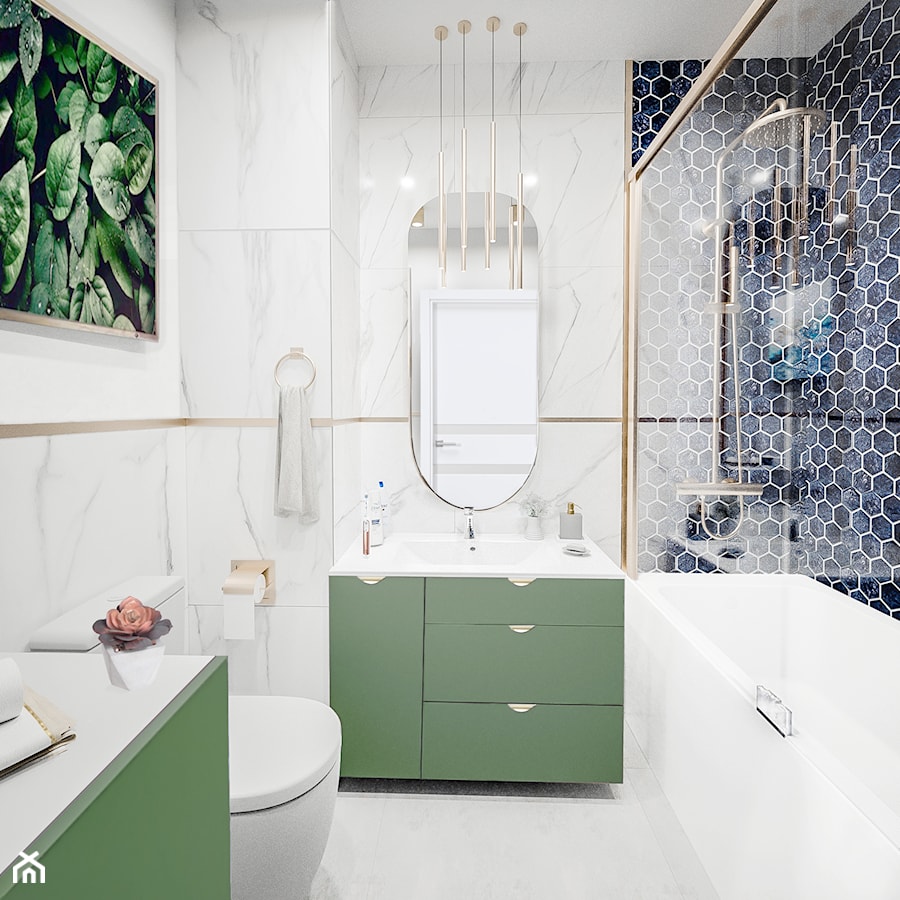 Zielona łazienka butelkowa zieleń - zdjęcie od Vimko Projektowanie Wnętrz