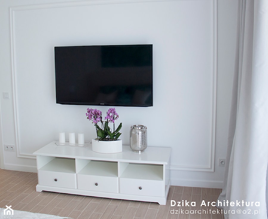 WILLA URSYNÓW - Mała biała sypialnia, styl tradycyjny - zdjęcie od DziKa Architektura