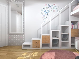 Pokój dwóch dziewczynek z łóżkiem na antresoli - Średni biały szary pokój dziecka dla dziecka dla dziewczynki - zdjęcie od Projektowanie Wnetrz Online