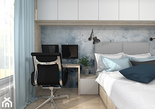 Sypialnia z dedykowaną zabudową meblową - Mała szara z biurkiem sypialnia - zdjęcie od Projektowanie Wnetrz Online