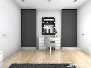 Sypialnia - Mała biała czarna z biurkiem sypialnia, styl glamour - zdjęcie od Projektowanie Wnetrz Online