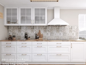 Klasyczna zamknięta kuchnia w bieli z jadalnią - Kuchnia, styl rustykalny - zdjęcie od Projektowanie Wnetrz Online