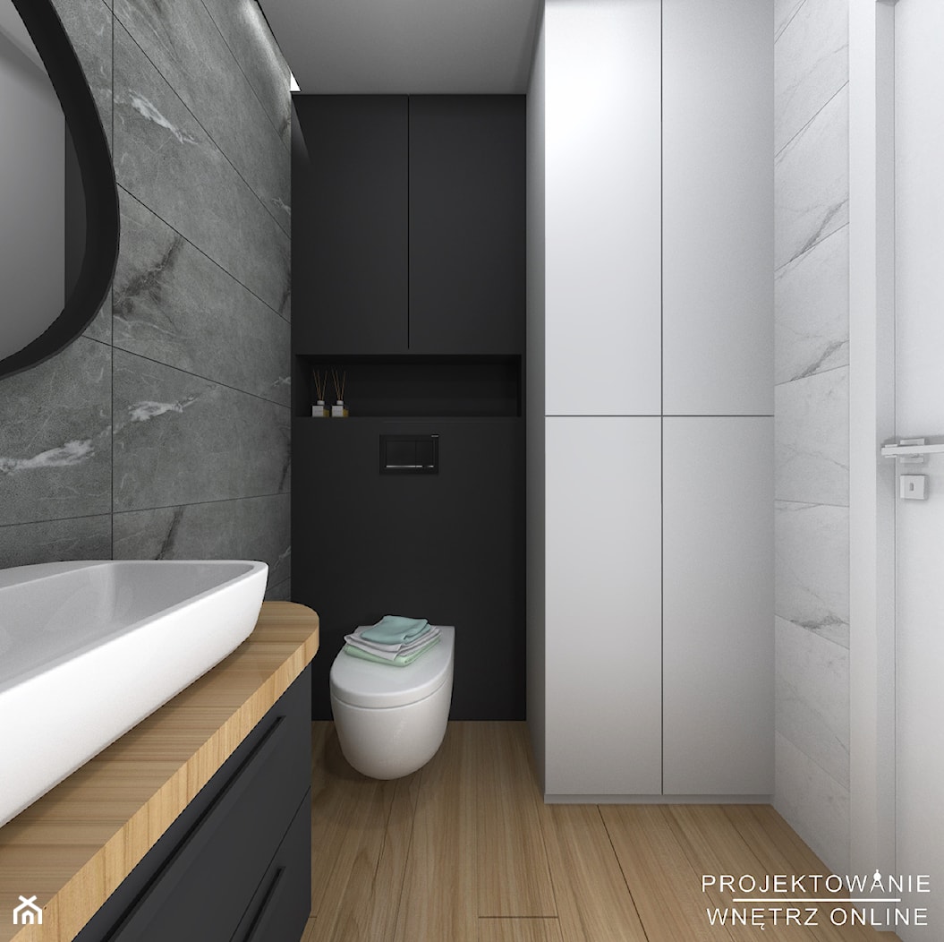 Projekt łazienki czarno-białej z podłogą w płytkach drewnopodobnych - zdjęcie od Projektowanie Wnetrz Online - Homebook