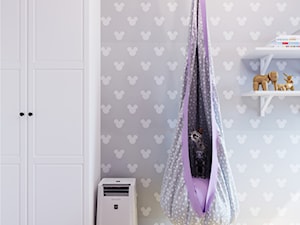 Pokój dziewczynki z fioletowym akcentem - Pokój dziecka, styl nowoczesny - zdjęcie od Projektowanie Wnetrz Online