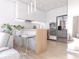 Aranżacja dwupoziomowego mieszkania - Mała otwarta z salonem biała z lodówką wolnostojącą z okapem z kuchenką mikrofalową kuchnia w kształcie litery u z wyspą lub półwyspem, styl nowoczesny - zdjęcie od Projektowanie Wnetrz Online