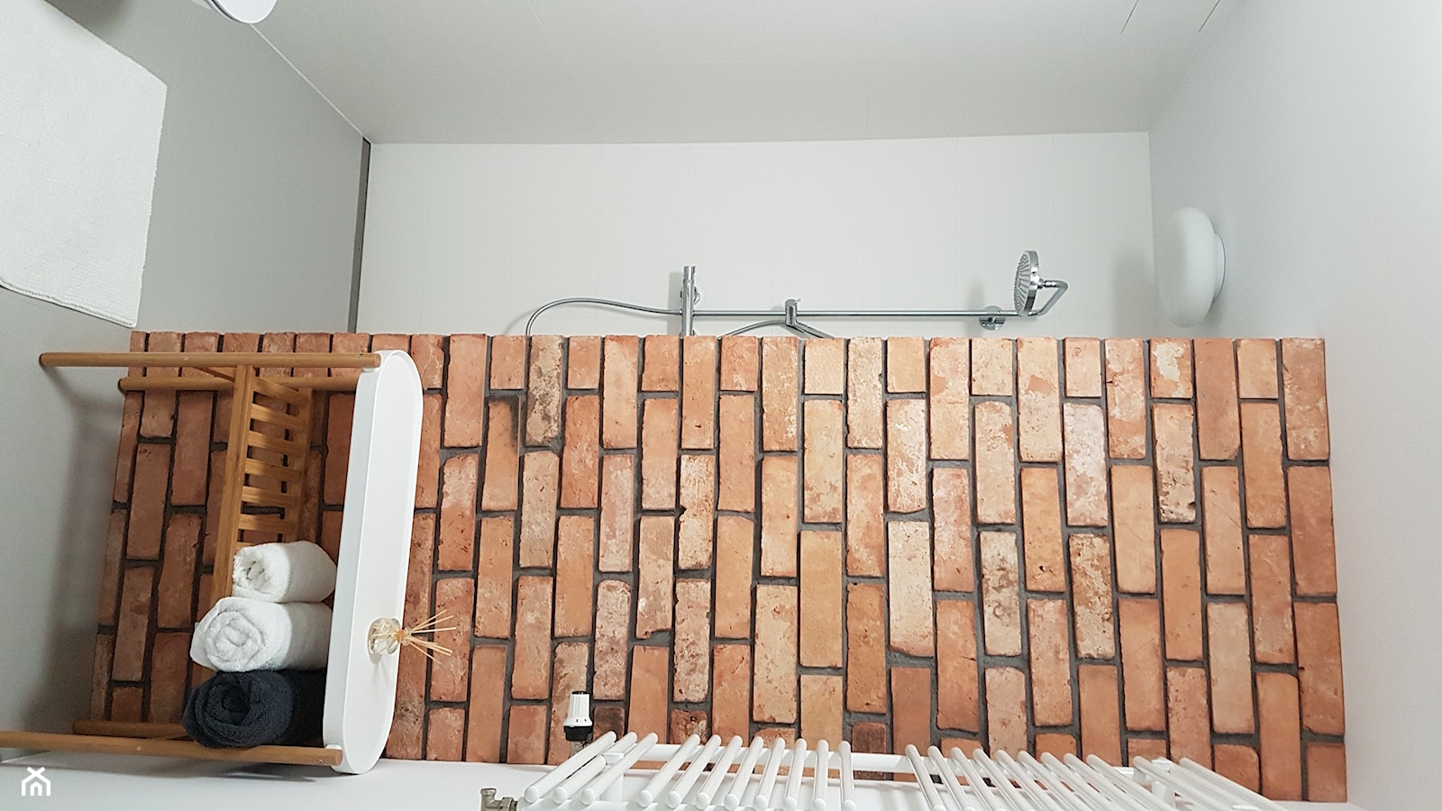 Płytki z cegły Lico Toruńskie w aranżacji łazienki - zdjęcie od STARECEGLY.com - Homebook