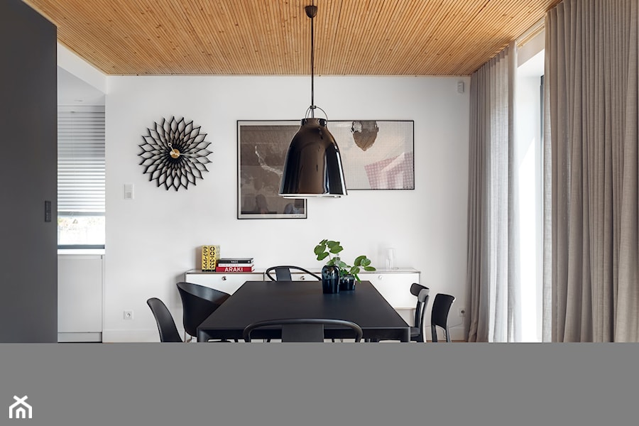 Ekorezydencja - Średnia biała jadalnia jako osobne pomieszczenie, styl nowoczesny - zdjęcie od Ev Architects