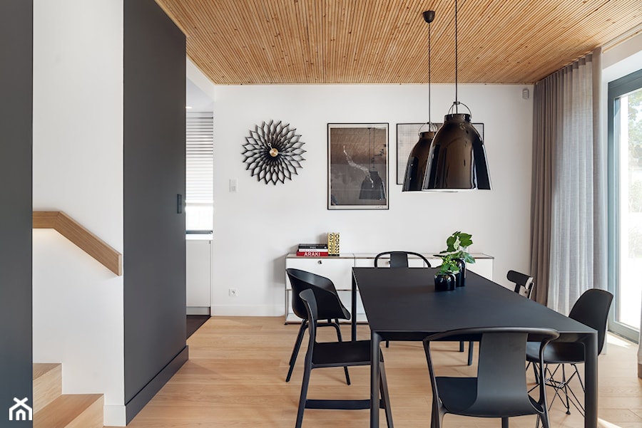 Ekorezydencja - Duża biała szara jadalnia jako osobne pomieszczenie, styl nowoczesny - zdjęcie od Ev Architects
