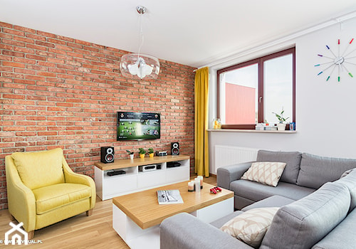 Mieszkanie na Pradze - Średni biały salon, styl minimalistyczny - zdjęcie od KRAMKOWSKA | PRACOWNIA WNĘTRZ