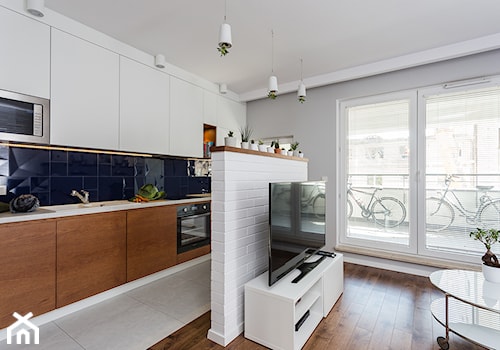 Mieszkanie 1 - Średni szary salon z kuchnią, styl minimalistyczny - zdjęcie od KRAMKOWSKA | PRACOWNIA WNĘTRZ