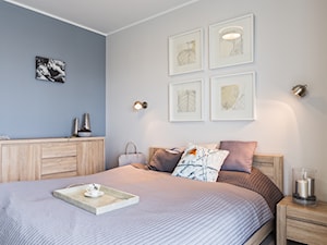 MIESZKANIE 72m2 - Średnia niebieska szara sypialnia, styl minimalistyczny - zdjęcie od KRAMKOWSKA | PRACOWNIA WNĘTRZ