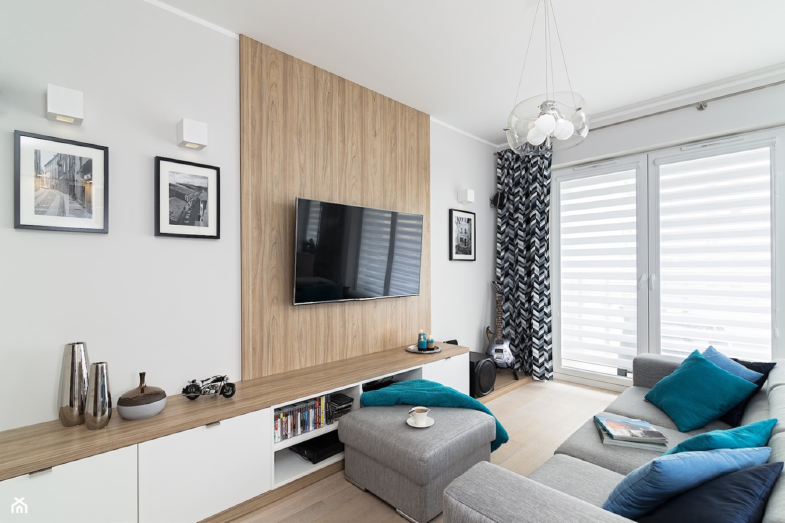 MIESZKANIE 72m2 - Średni biały salon, styl minimalistyczny - zdjęcie od KRAMKOWSKA | PRACOWNIA WNĘTRZ - Homebook