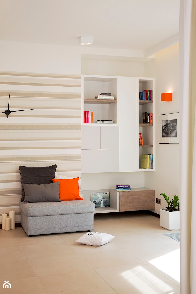 Mieszkanie na Powiślu - Średni beżowy salon, styl minimalistyczny - zdjęcie od KRAMKOWSKA | PRACOWNIA WNĘTRZ