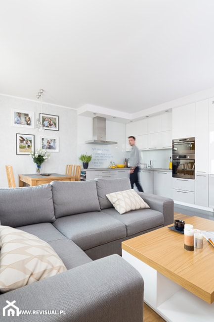Mieszkanie na Pradze - Średnia otwarta z salonem biała kuchnia w kształcie litery l, styl minimalistyczny - zdjęcie od KRAMKOWSKA | PRACOWNIA WNĘTRZ