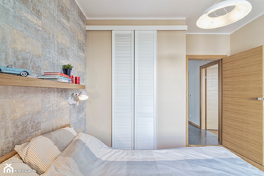 Mieszkanie na Pradze - Średnia beżowa sypialnia, styl minimalistyczny - zdjęcie od KRAMKOWSKA | PRACOWNIA WNĘTRZ