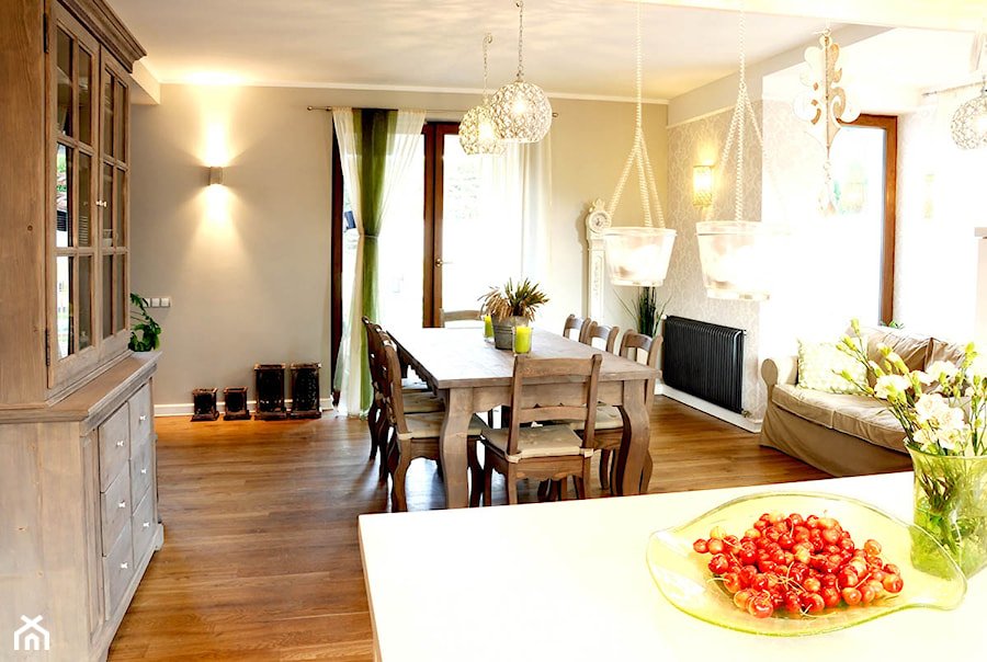 Dom Gdańsk Otomin - Średnia beżowa jadalnia w salonie, styl prowansalski - zdjęcie od Gago Home