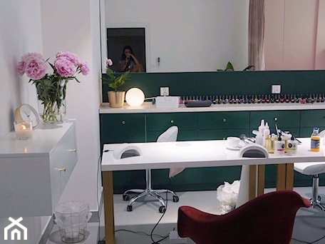 Aranżacje wnętrz - Wnętrza publiczne: Salon manicure i pedicure na Powiślu - Wnętrza publiczne, styl nowoczesny - Karina Urbańska interiors. Przeglądaj, dodawaj i zapisuj najlepsze zdjęcia, pomysły i inspiracje designerskie. W bazie mamy już prawie milion fotografii!