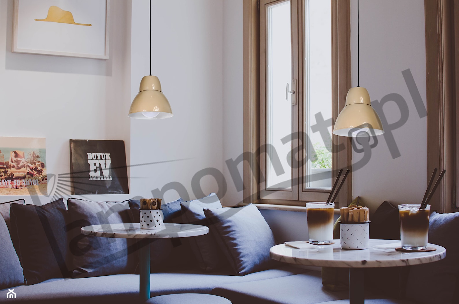 Jadalnia w stylu minimalistycznym z lampami Aldex - zdjęcie od Lampomat - Homebook