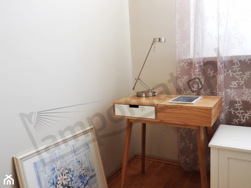 Minimalistyczne biuro w mieszkaniu - zdjęcie od Lampomat - Homebook