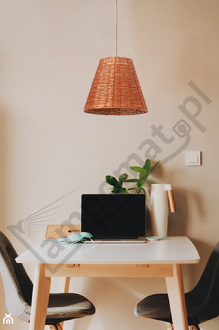 Delikatna lampa z wiklinowym abażurem - zdjęcie od Lampomat - Homebook