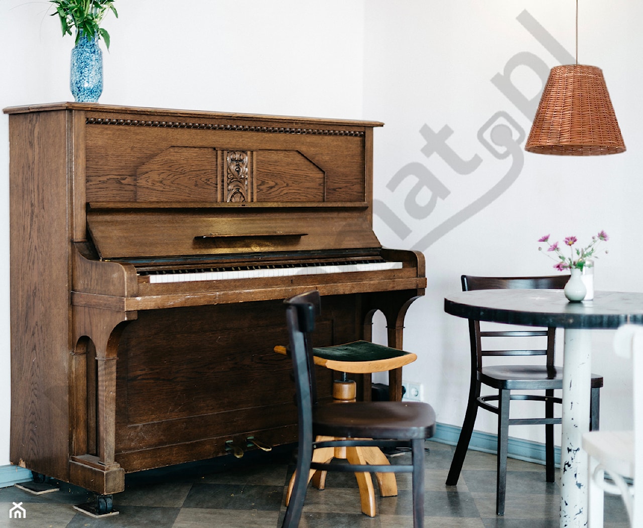 Połączenie stylu klasycznego z rustykalnym - zdjęcie od Lampomat - Homebook